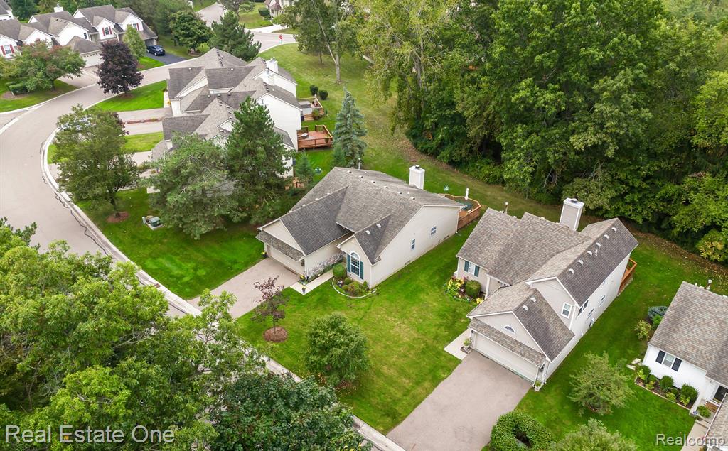 907 CALPERNIA, 29, Wixom, MI 48393 — Photo 31