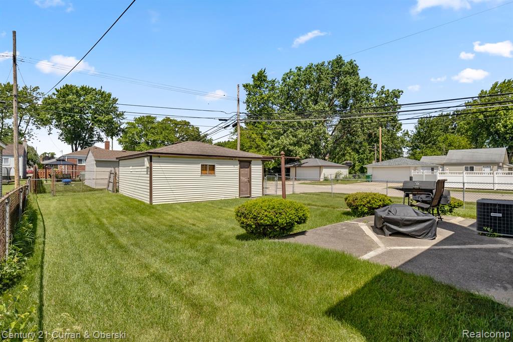 589 HELEN Street, Garden City, MI — Photo 32
