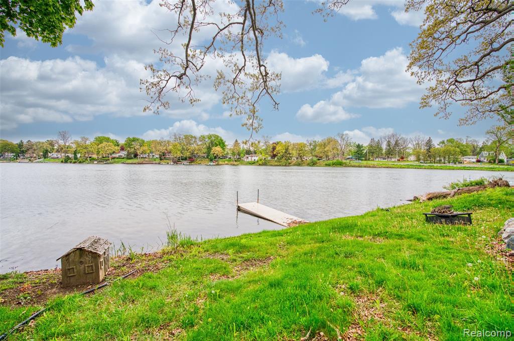 5985 Rowley Boulevard, Waterford, MI 48329 — Photo 4