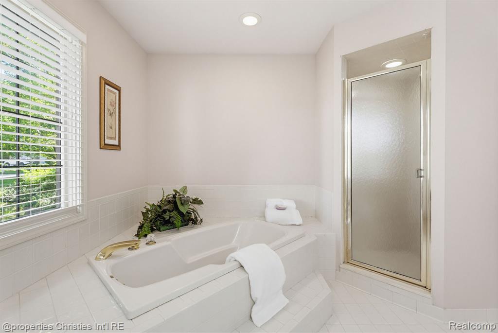 14281 Bournemuth Drive, Utica, MI 48315 — Photo 46