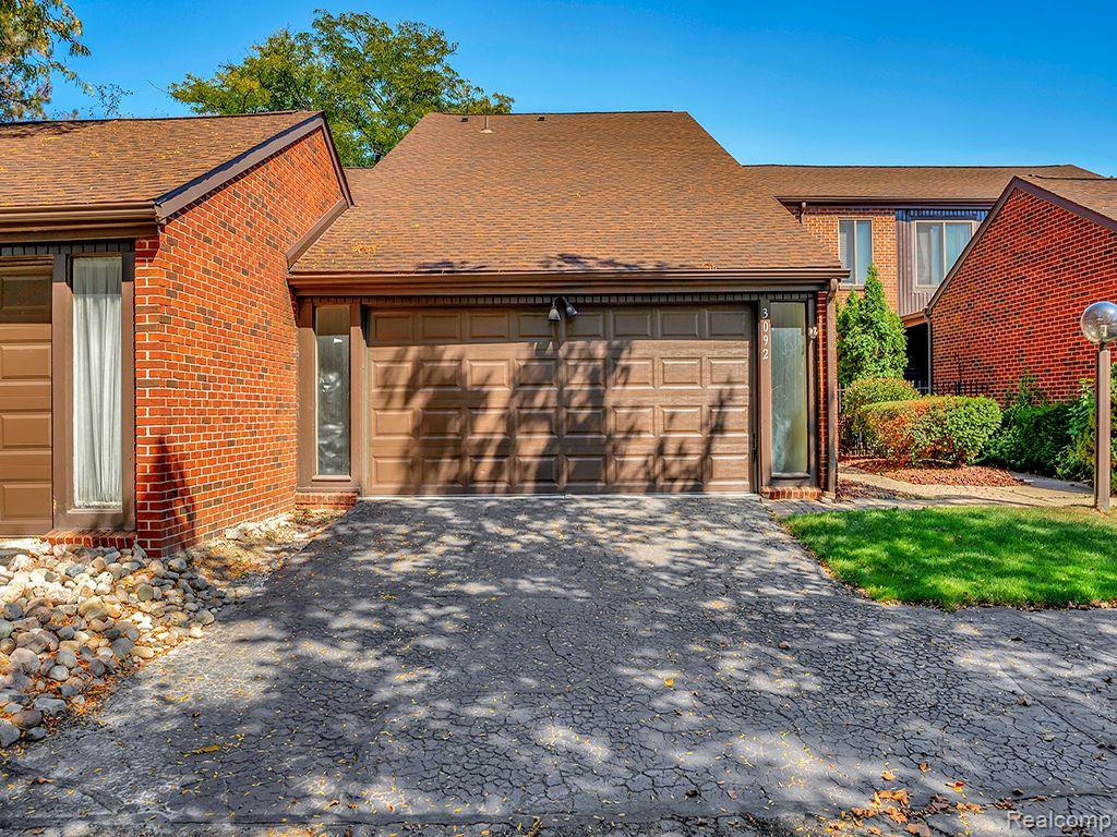 3092 LINDENWOOD Drive, Dearborn, MI 48120 — Photo 2