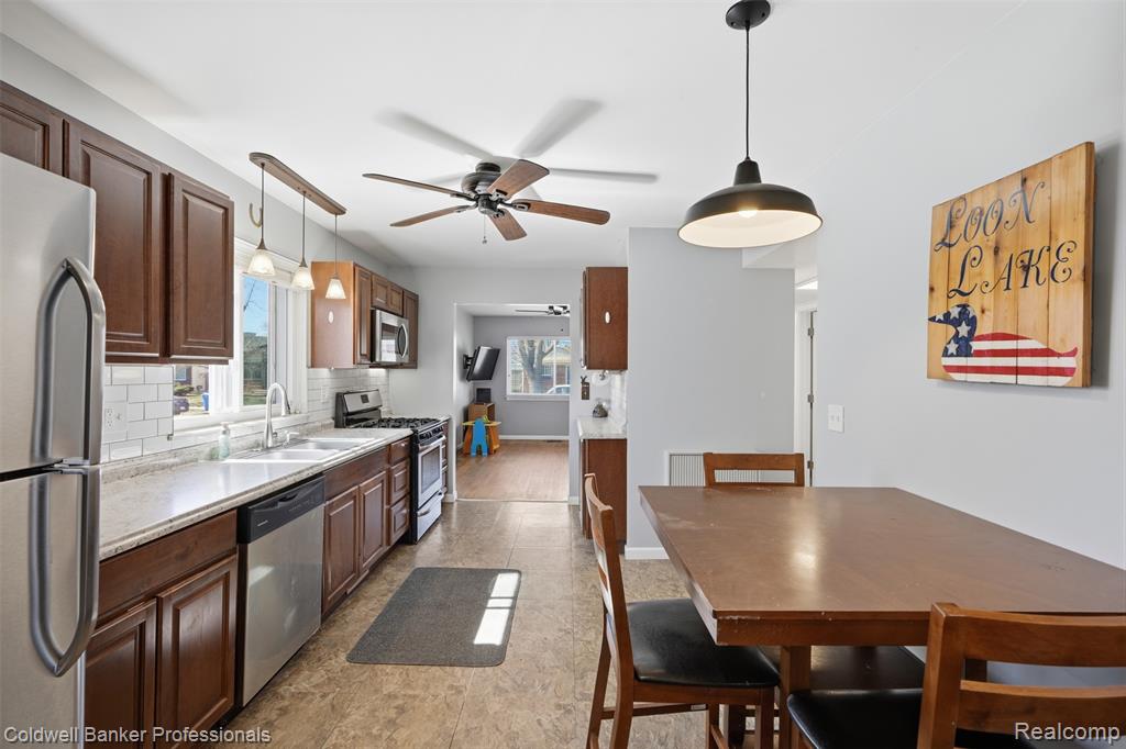28816 Groveland Street, Madison Heights, MI 48071 — Photo 9