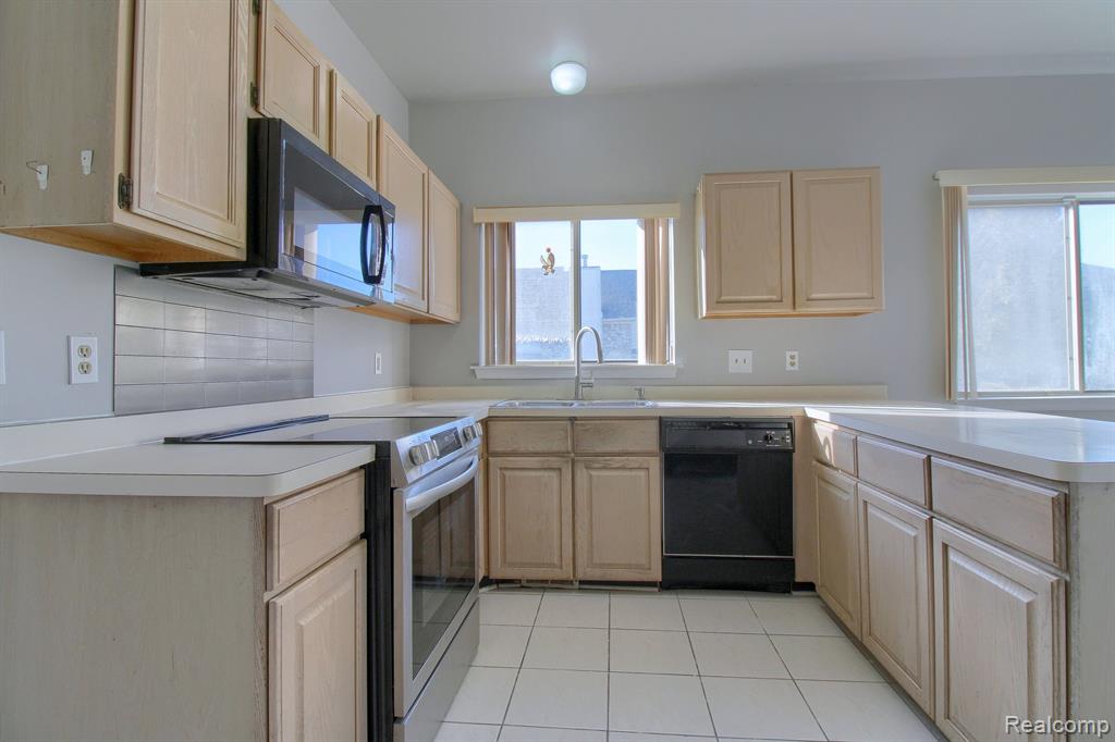 571 NEW TOWN Street W, Detroit, MI 48215 — Photo 12