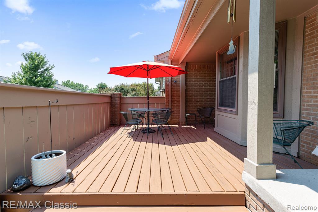 38360 Chessington, Farmington Hills, MI 48331 — Photo 36