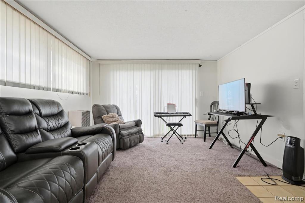 7439 Carrousel Boulevard, Westland, MI — Photo 13