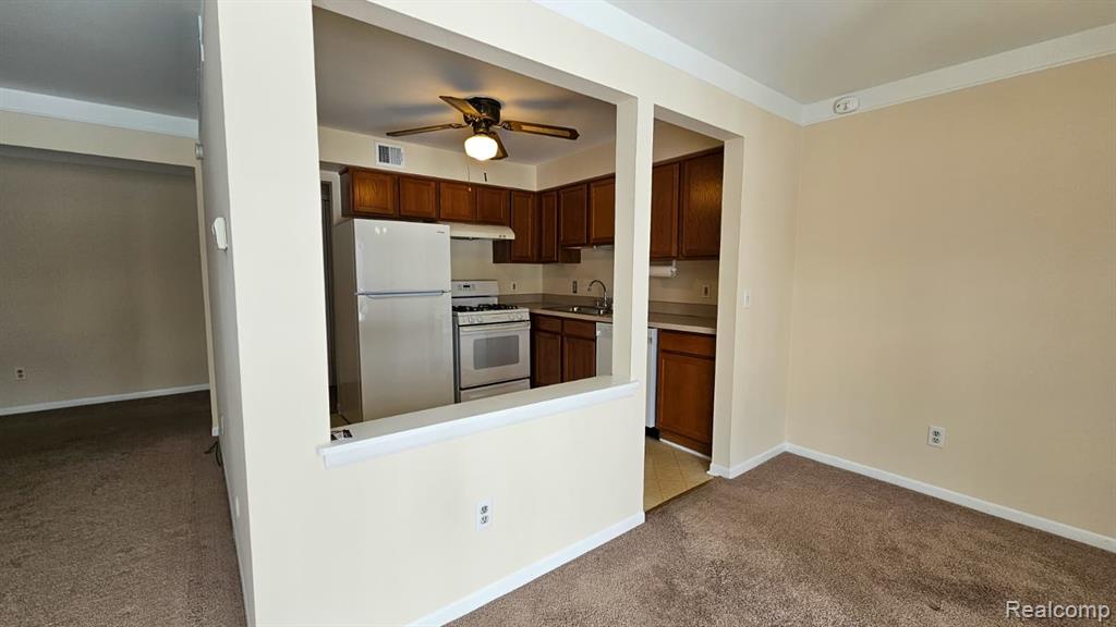 433 Fox Hills Drive Drive S, Bloomfield Hills, MI 48304 — Photo 16