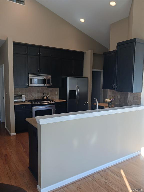 644 MILL POINTE Drive, Milford, MI 48381 — Photo 10