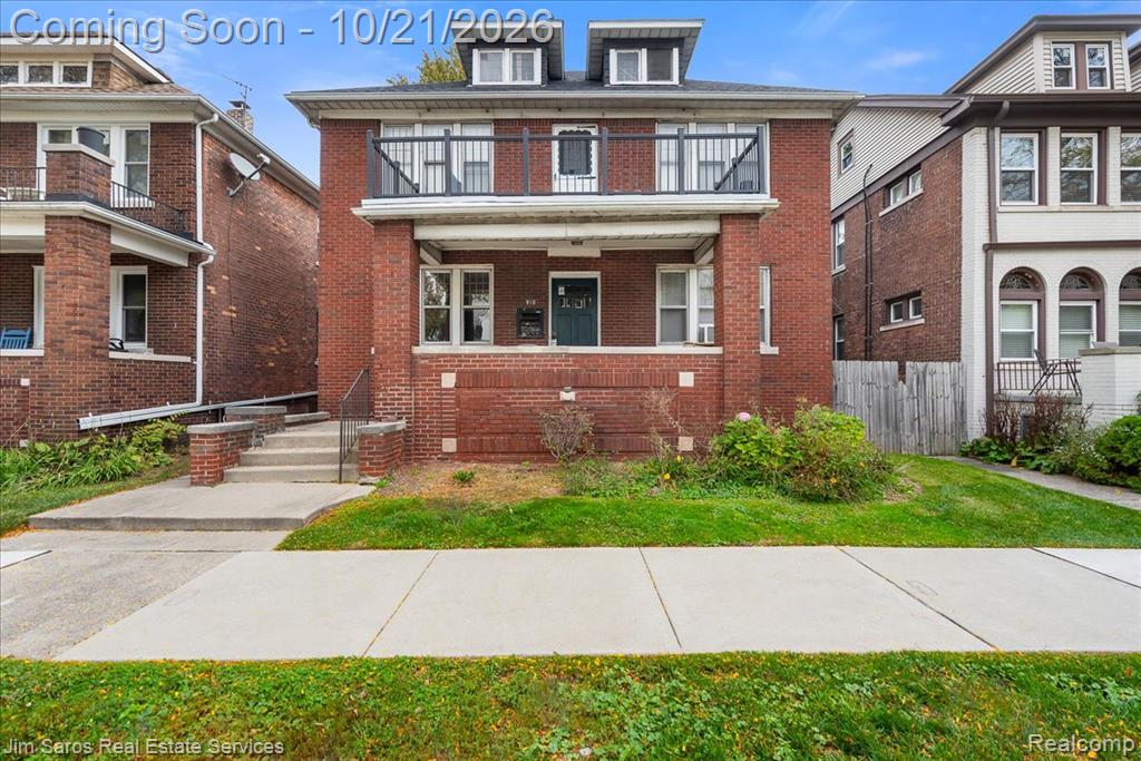910 Beaconsfield Avenue, Grosse Pointe Park, MI 48230