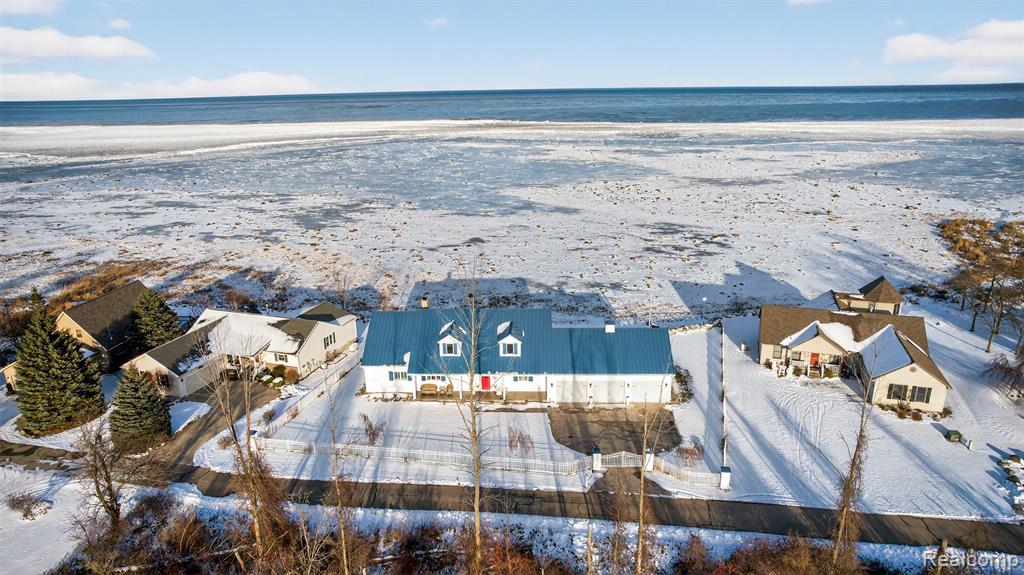 5110 Shorefront Lane, MI — Photo 48