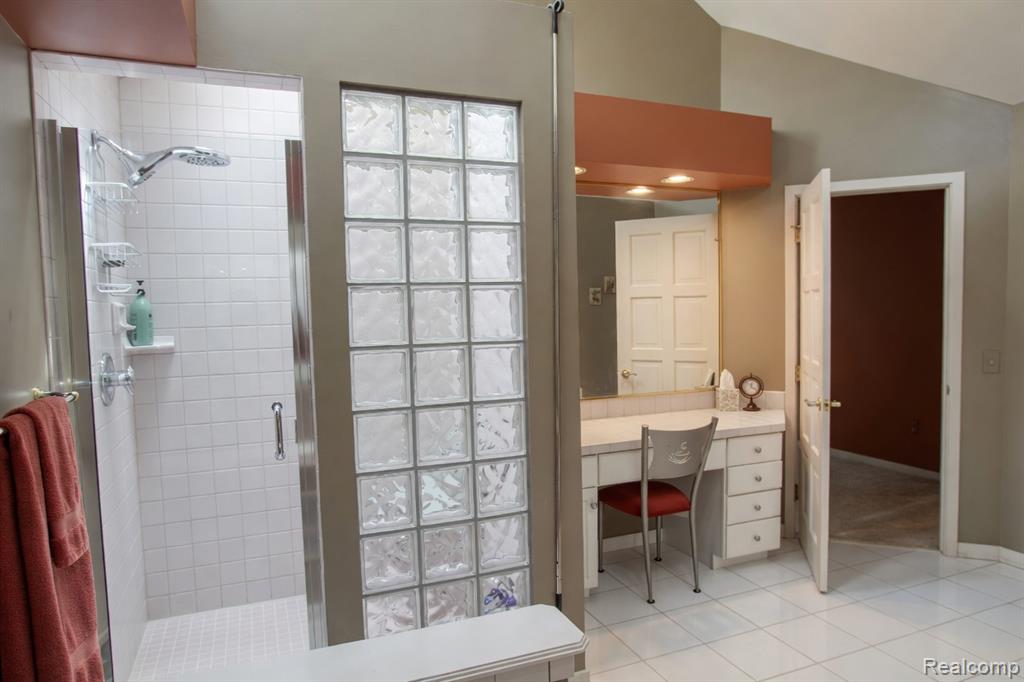 1305 Kings Pointe Road, Grand Blanc, MI 48439 — Photo 60