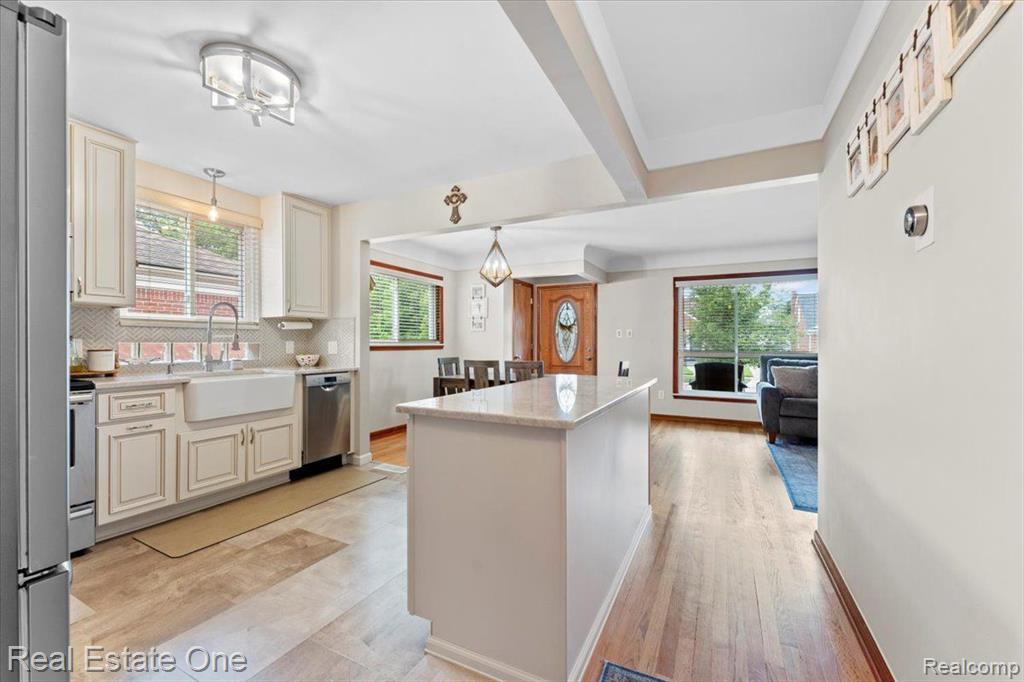 9671 STERLING Avenue, Allen Park, MI 48101 — Photo 8