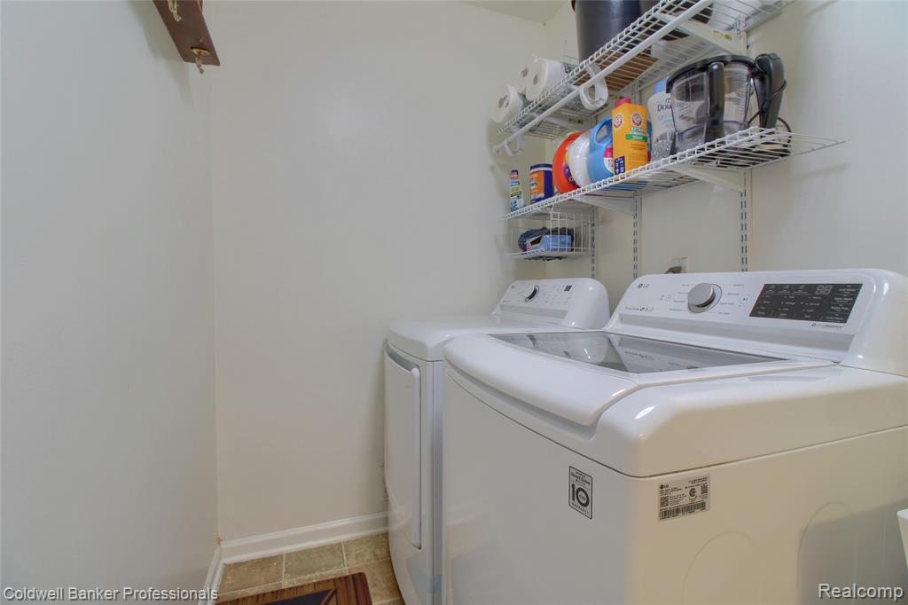 4281 Hunters Circle W, Canton, MI 48188 — Photo 20
