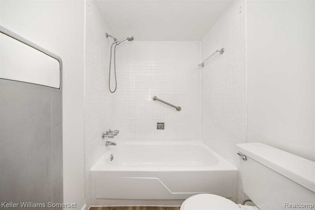 739 E FOX HILLS Drive, Bloomfield Hills, MI 48304 — Photo 18