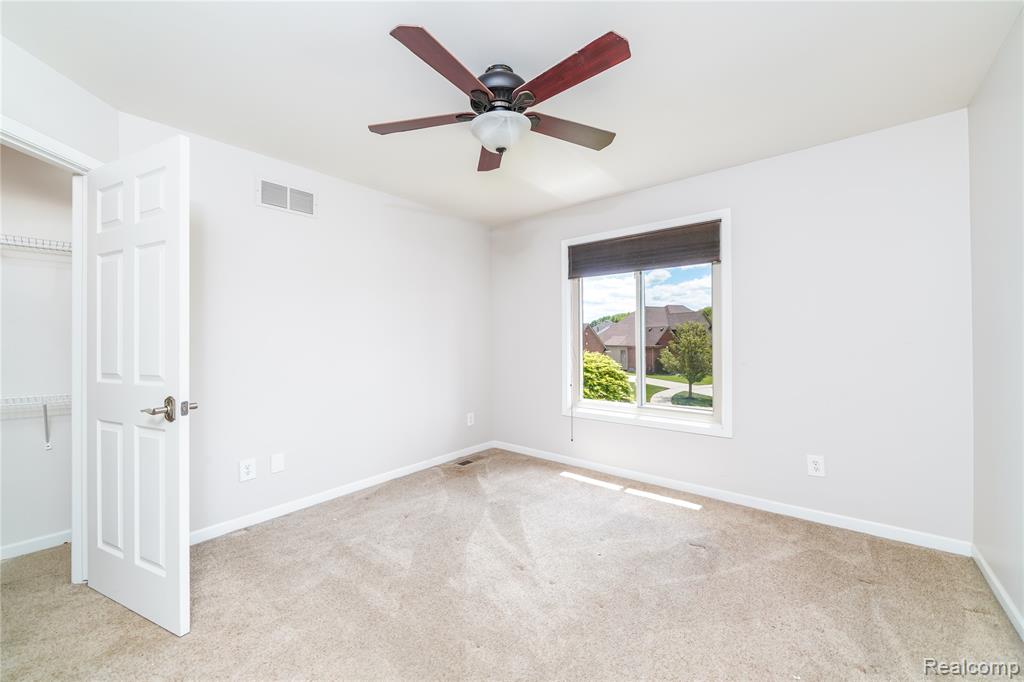42105 Dorchester Court, Clinton Twp, MI 48038 — Photo 17