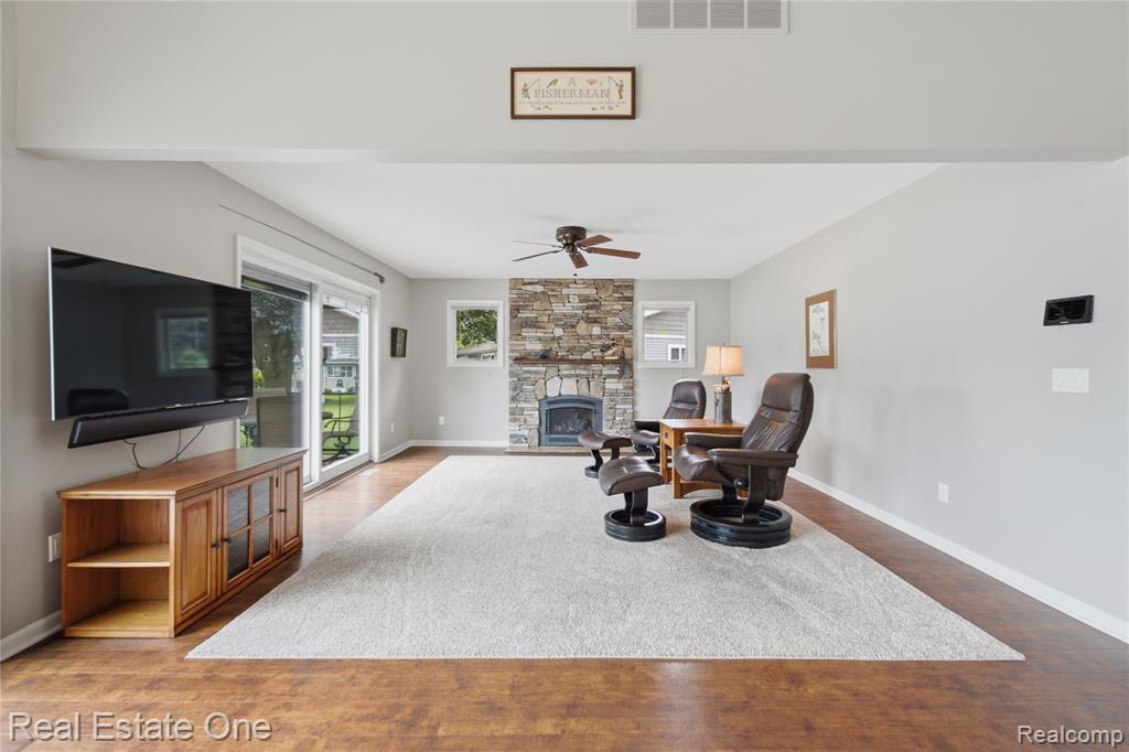 2939 Tamarack Lake Drive, Pinckney, MI 48169 — Photo 16
