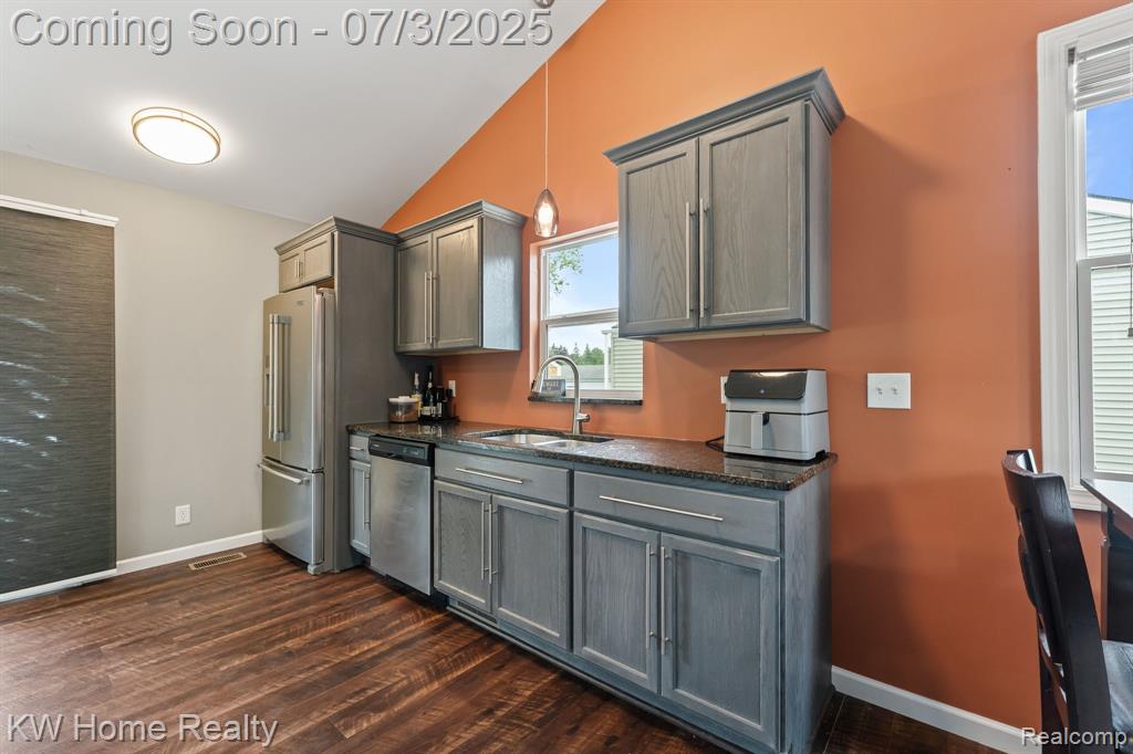 5575 Berkley Drive, Waterford, MI 48327 — Photo 10