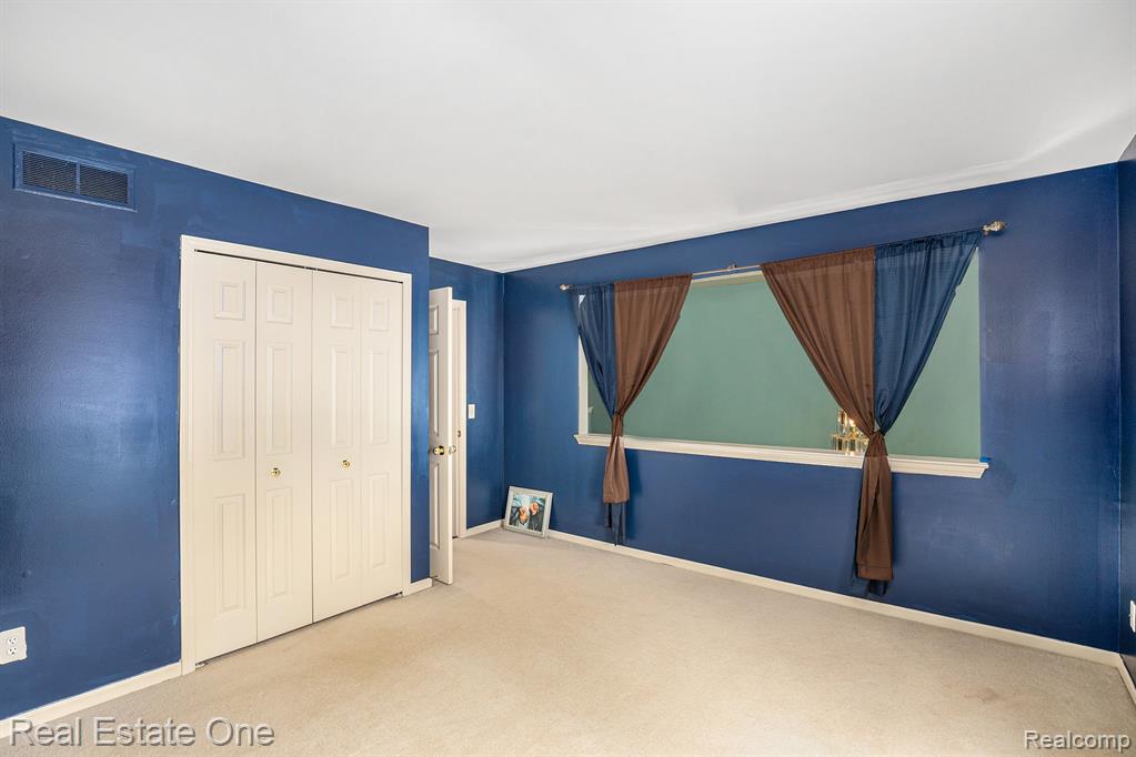 7476 Colchester Lane, West Bloomfield, MI — Photo 23