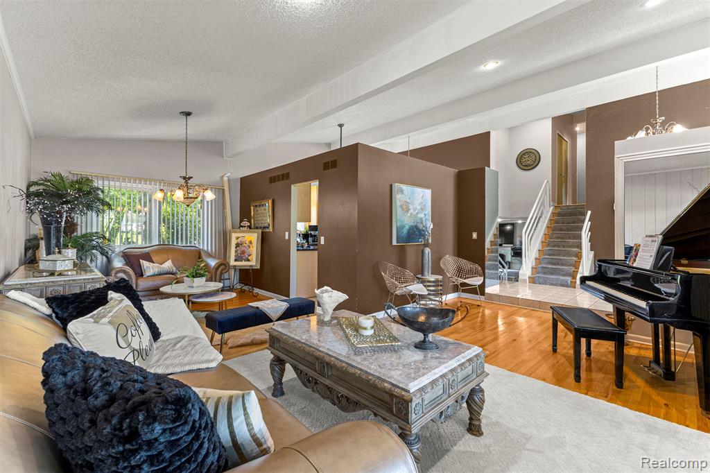 5589 Pembury, West Bloomfield, MI — Photo 14