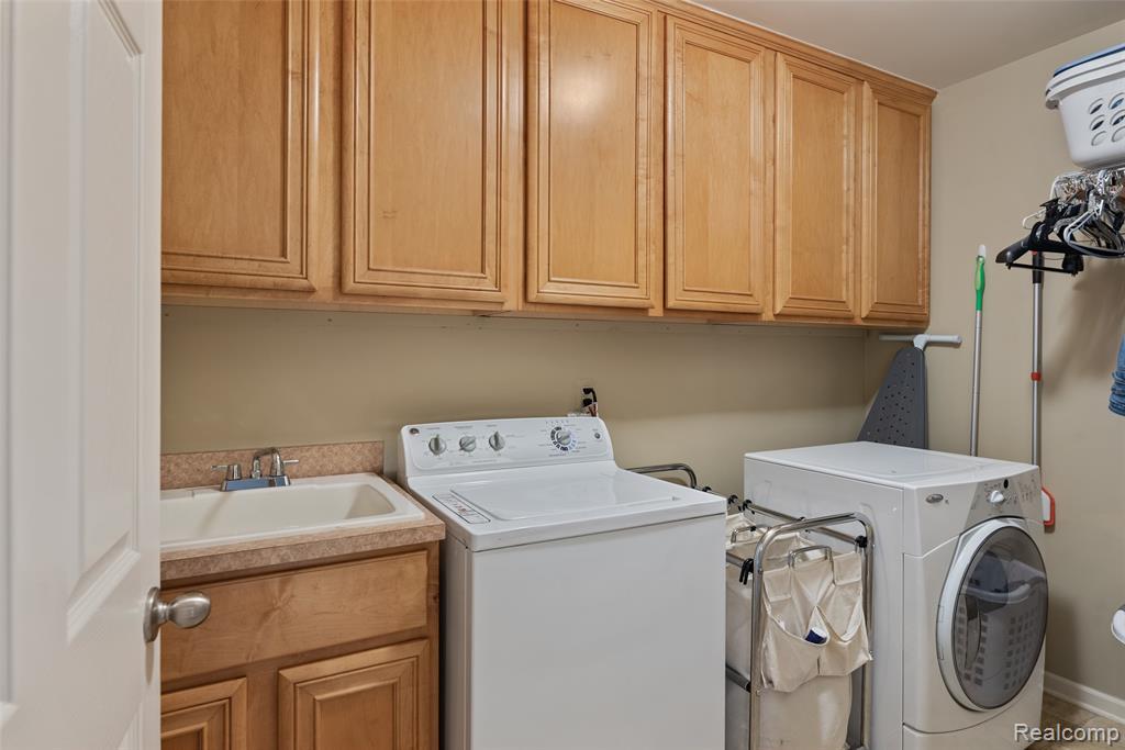 14109 Berryknoll Drive, Utica, MI 48315 — Photo 28
