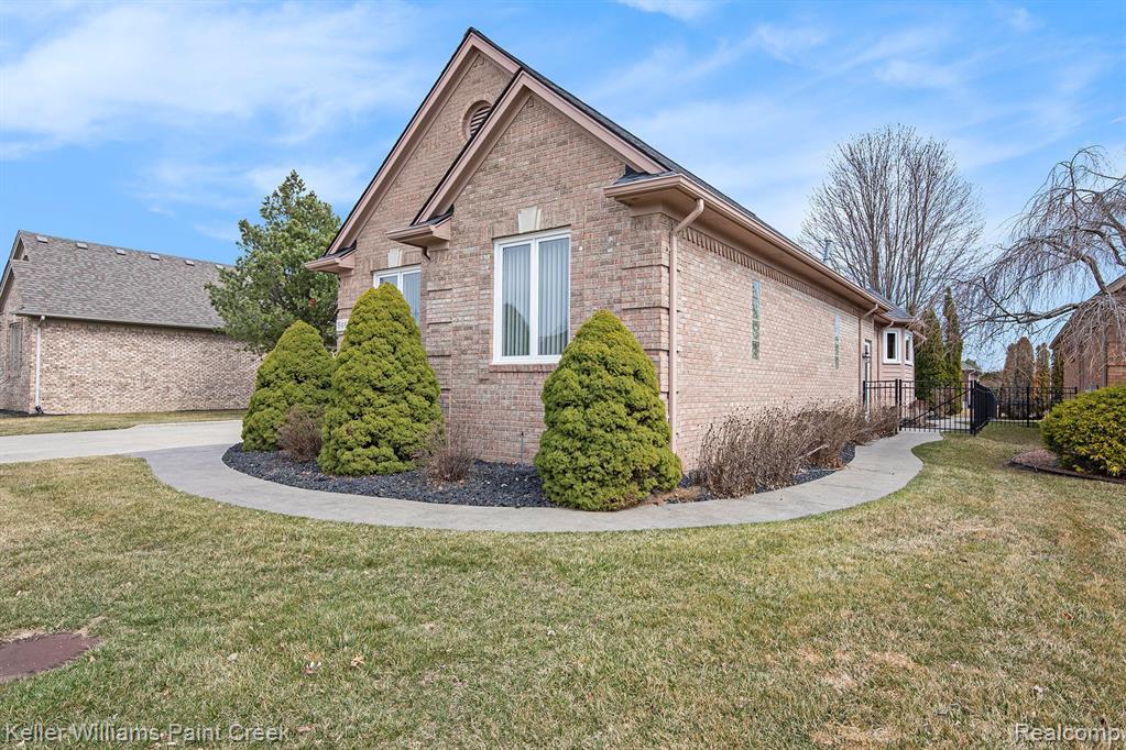 54660 BERRYFIELD Drive, Macomb, MI 48042 — Photo 28