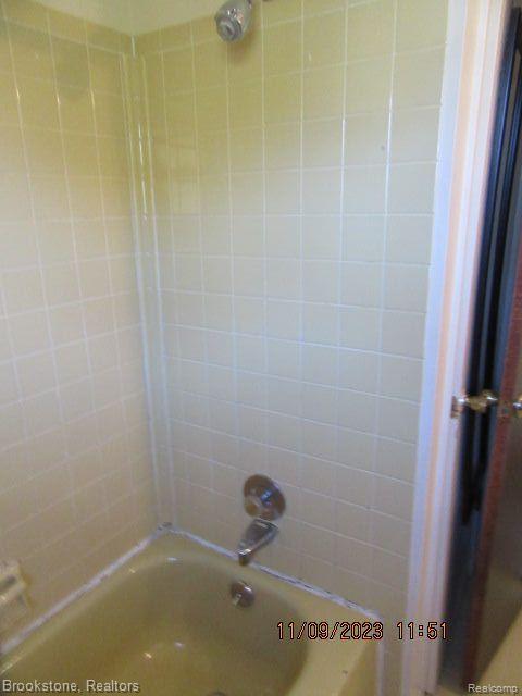 13229 LAKE POINT Boulevard, Belleville, MI 48111 — Photo 18