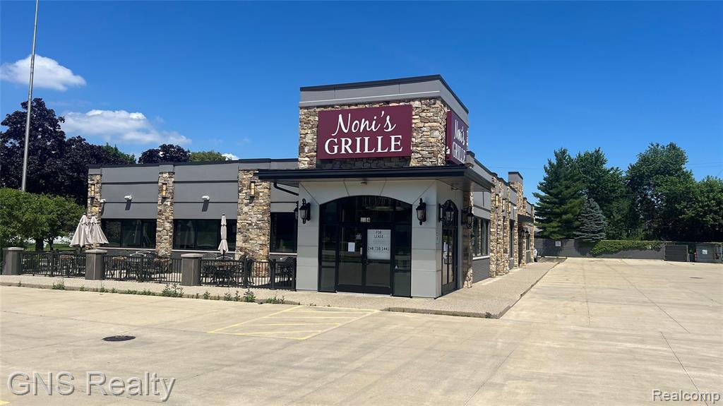 3364 Rochester Rd, Troy, MI 48083 — Photo 2