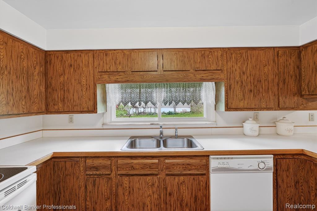 2010 Carol Drive, Lapeer, MI 48446 — Photo 10