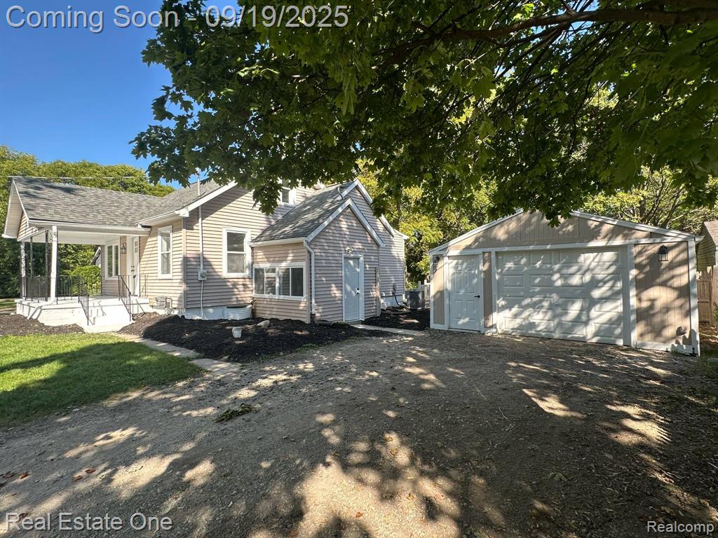 6089 Lapeer Road, Burton, MI 48509 — Photo 30