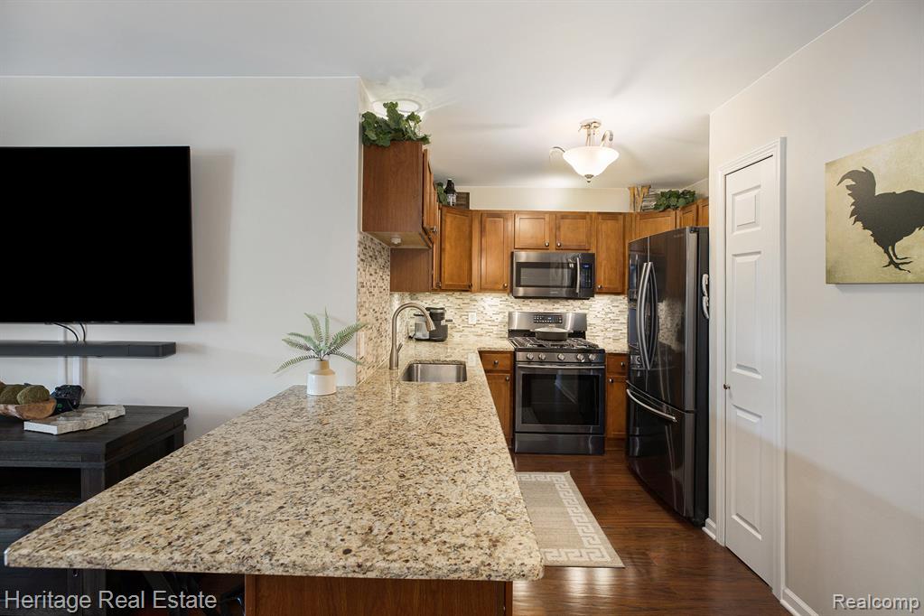 53105 Providence Drive, Shelby Twp, MI 48316 — Photo 7