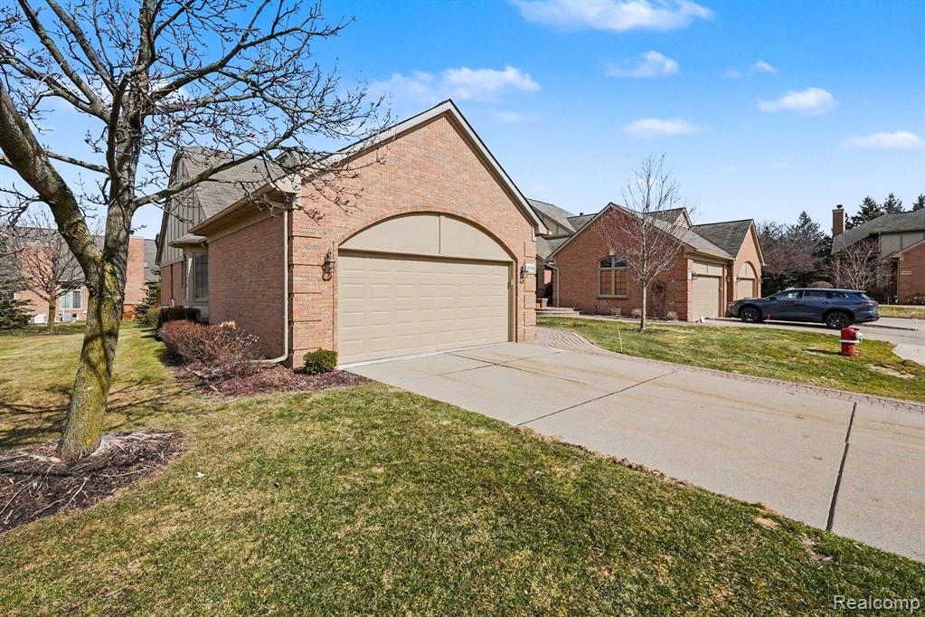54568 Marissa Court, Utica, MI 48316 — Photo 2
