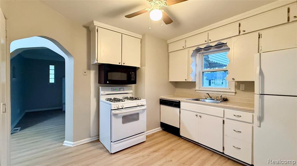 805 Milton Avenue, Hazel Park, MI 48030 — Photo 4