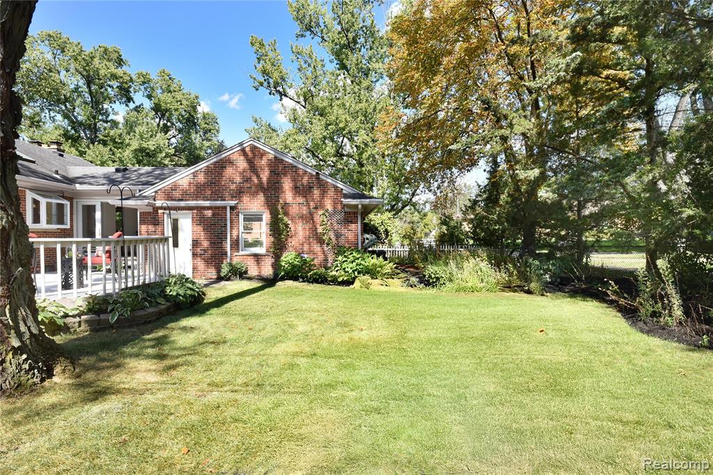 18146 Riverside Drive, Beverly Hills, MI 48025 — Photo 32