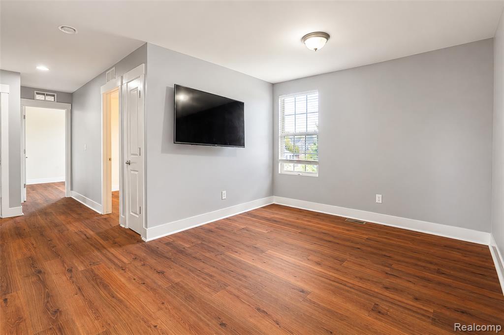 354 Findley Circle, Lake Orion, MI — Photo 46