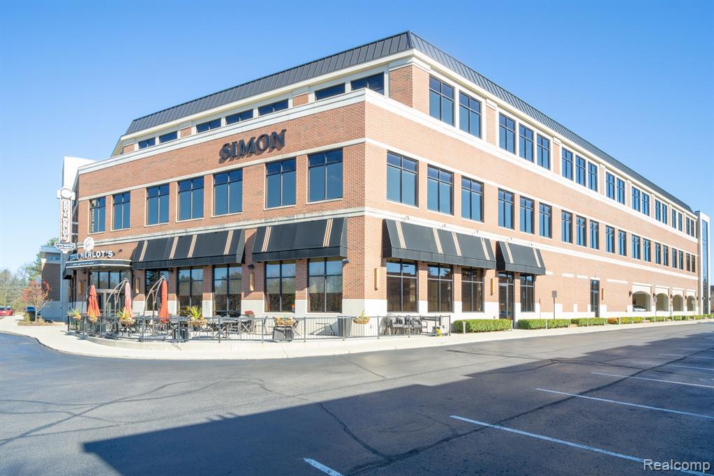 37000 WOODWARD Avenue, Bloomfield Hills, MI 48304