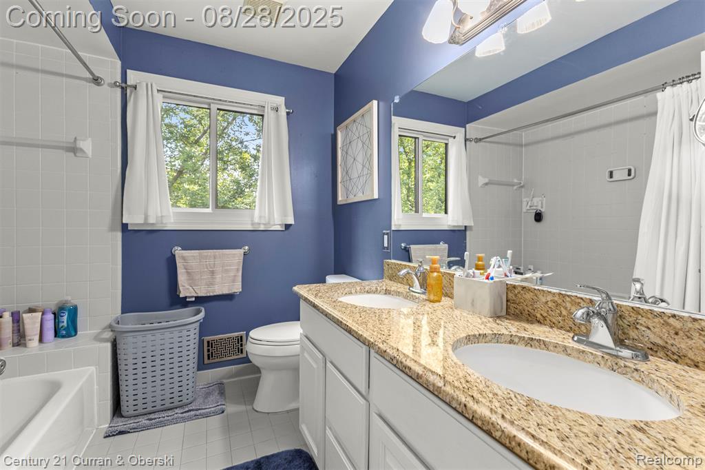 7270 Wadebridge Drive, Canton, MI 48187 — Photo 38