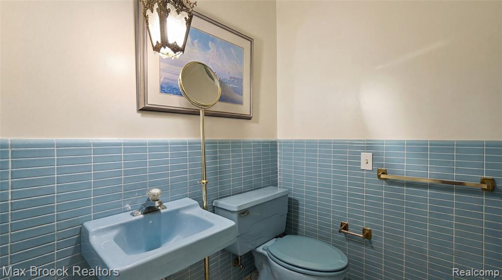 1319 Charrington Road, Bloomfield Hills, MI 48301 — Photo 25