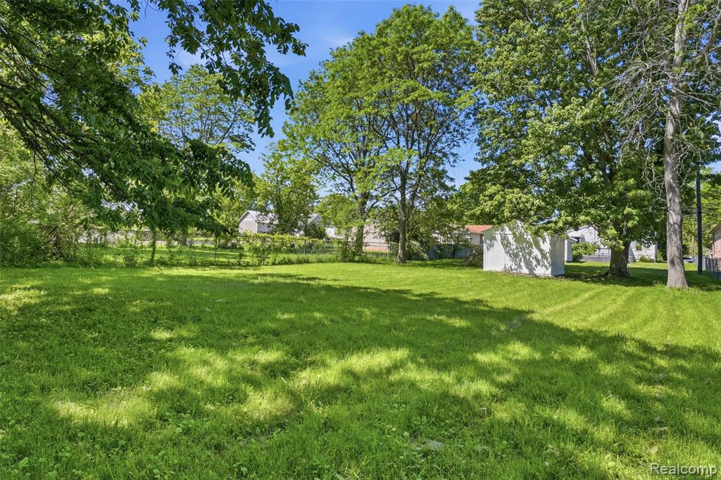 22401 Monterey Drive, Woodhaven, MI 48183 — Photo 36