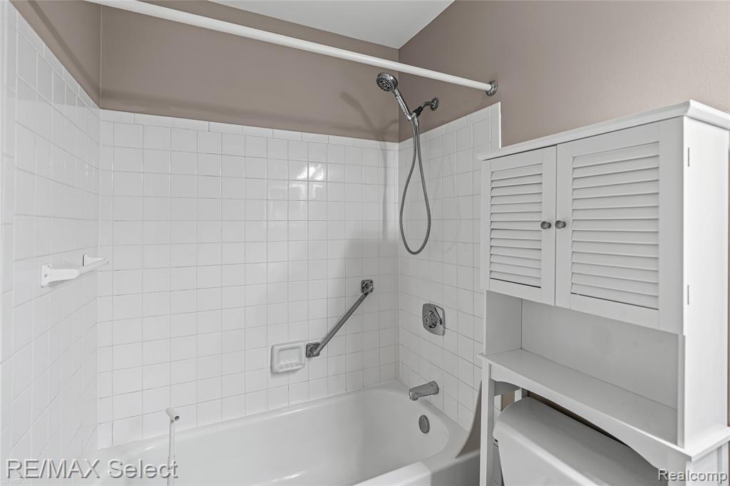 250 Briarcrest Drive, 129, Ann Arbor, MI 48104 — Photo 28