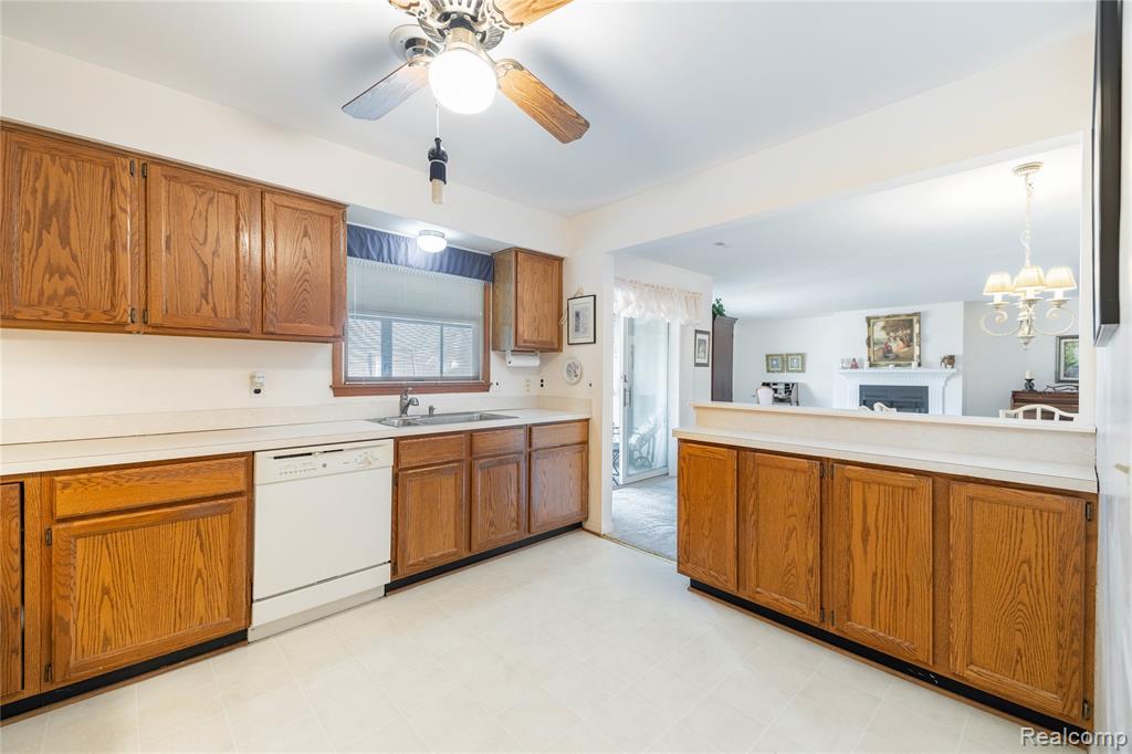 8597 Mathias Drive, 43, Grosse Ile, MI 48138 — Photo 12