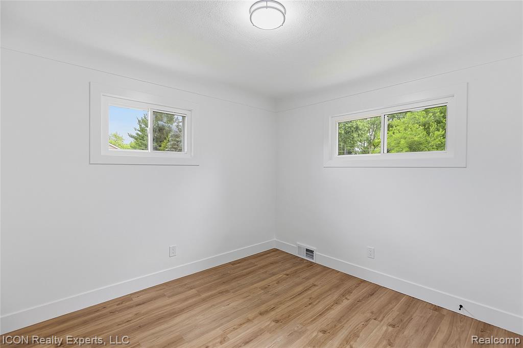 4901 Robert Street, Shelby Twp, MI 48316 — Photo 16