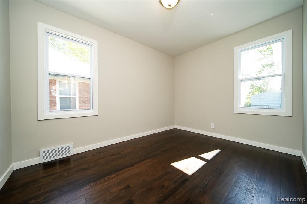 23610 Morton Street, Oak Park, MI 48237 — Photo 39
