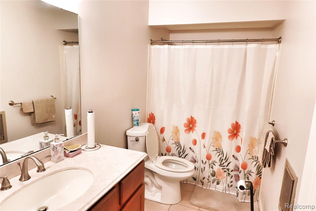 7600 Woodview Street, 2, Westland, MI — Photo 10