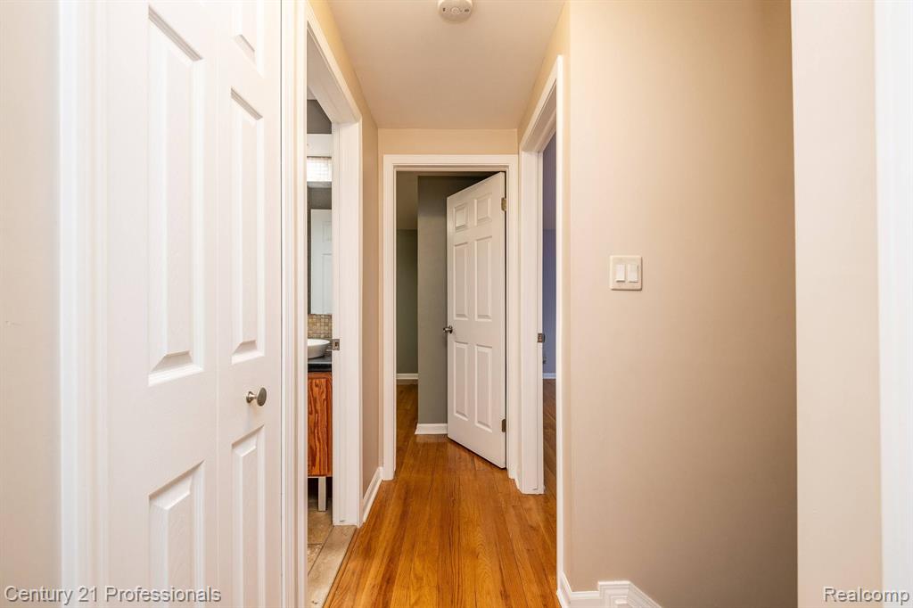 4256 BIEBER Drive, Sterling Heights, MI 48310 — Photo 21