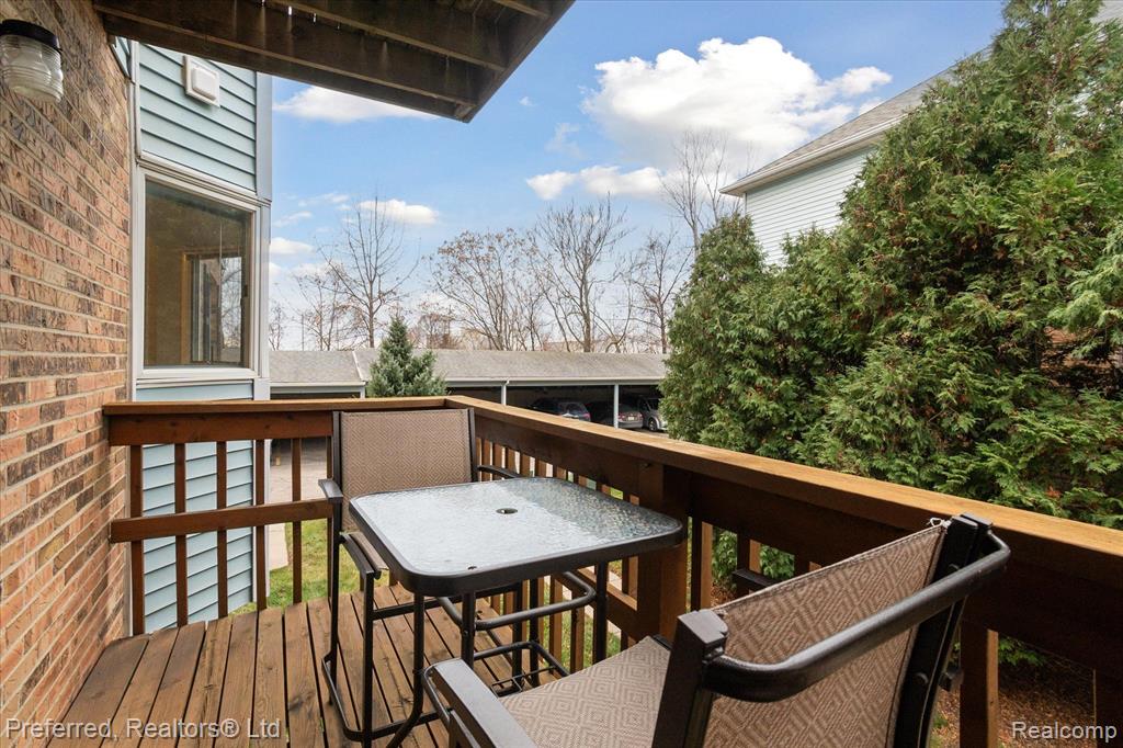 262 PINEWOOD Drive, Plymouth, MI 48170 — Photo 32