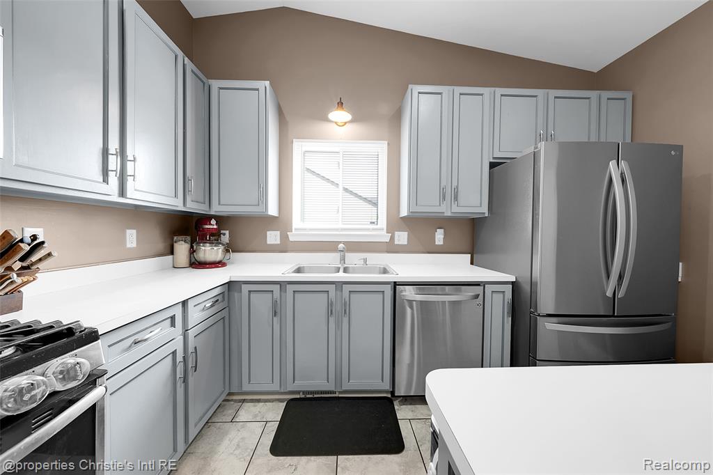 52287 Huntley Avenue, New Baltimore, MI 48047 — Photo 11