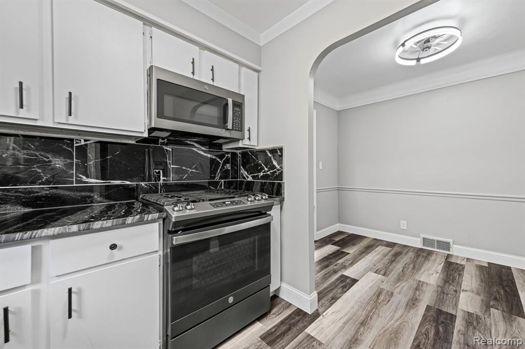 20700 Damman Street, Harper Woods, MI 48225 — Photo 17