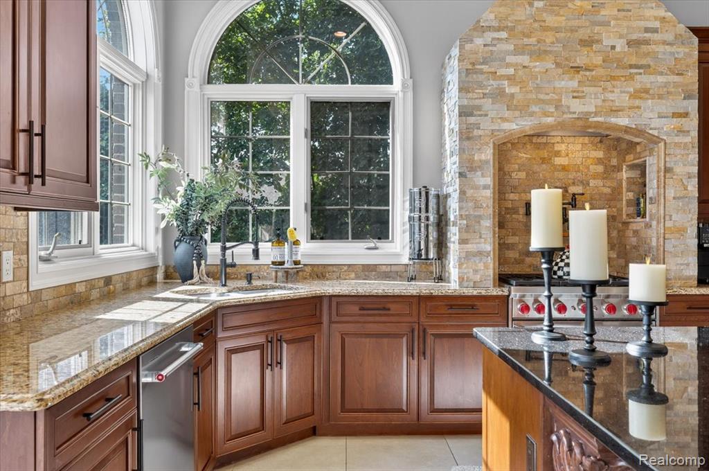 54159 DEER RIDGE Court, Rochester, MI 48307 — Photo 13