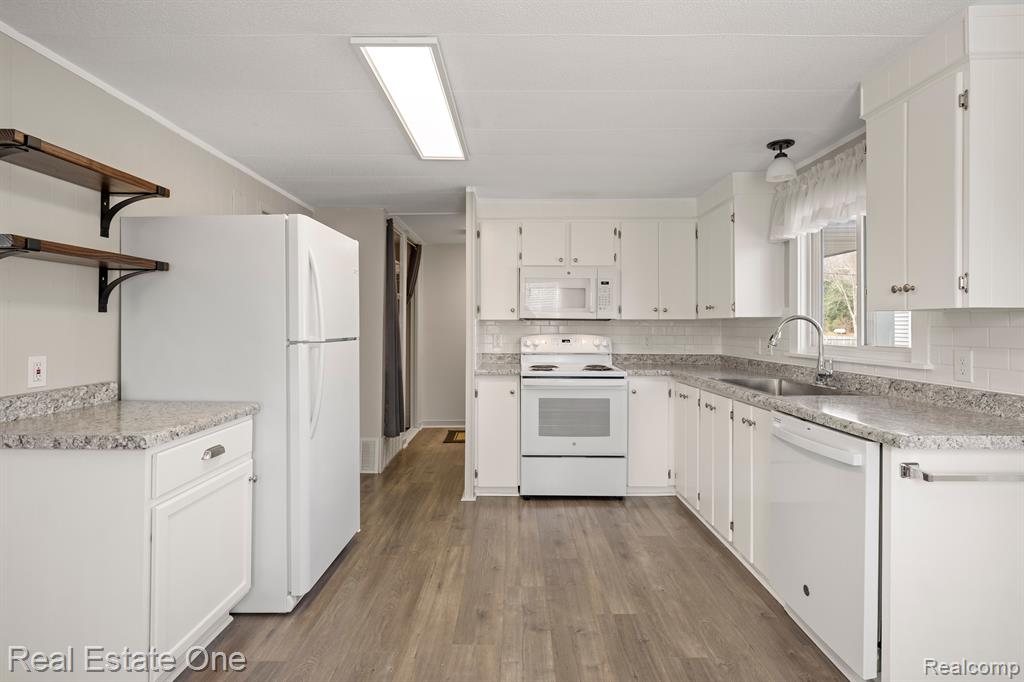 542 SNYDER Road, Highland, MI — Photo 9