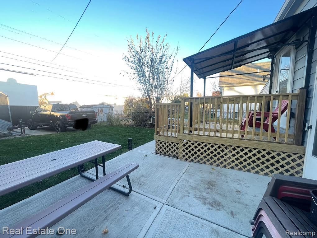 730 Cleophus Parkway, Lincoln Park, MI 48146 — Photo 31