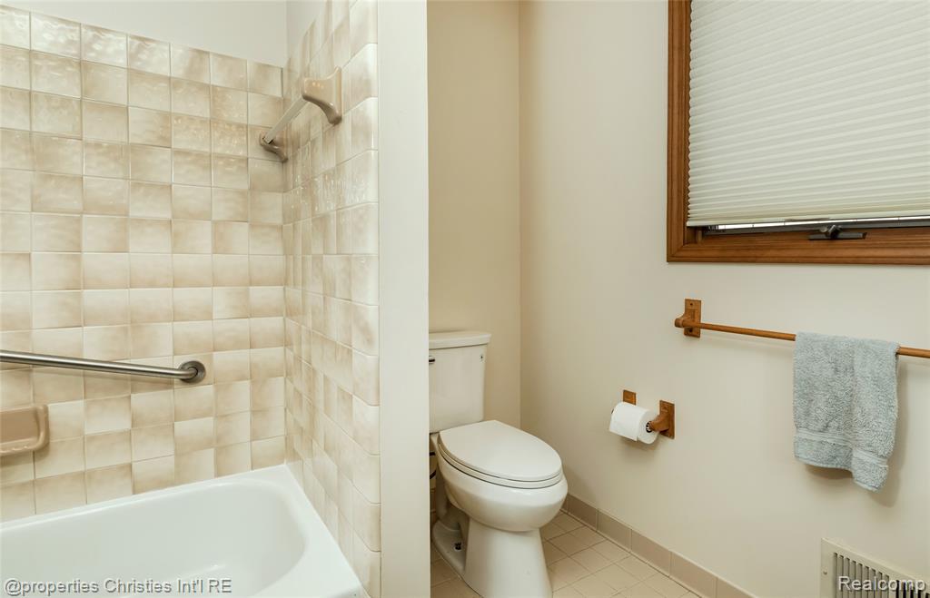 47192 Sanborn Drive, Macomb, MI 48044 — Photo 23